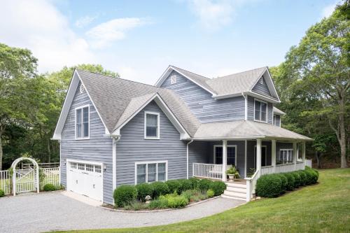Fairway Villa by Rove Travel - Home with Heated Pool in Springs (NY)