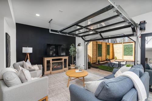 Pickleball - 2 Master Suites - Fire Pit - Game Rm