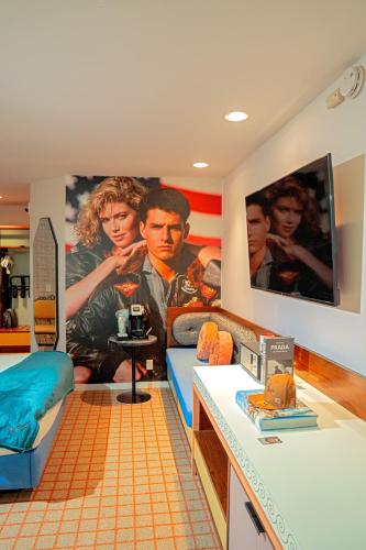 The Hollywood Franklin Hotel near Universal Studios, Лос-Анджелес