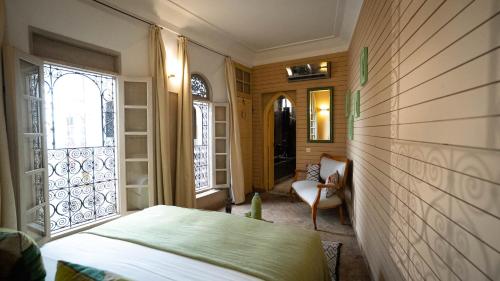 room detail thumbnail 1