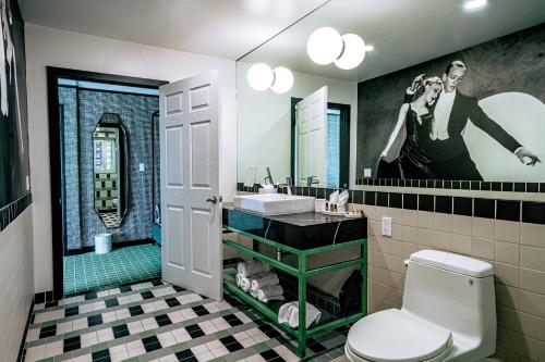 room detail thumbnail 2