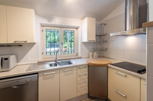 Casa Ginevra - Cottage With Private Pool in Fratte Rosa