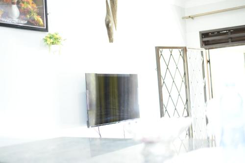 Kampala Forest-Side Residence - image 4