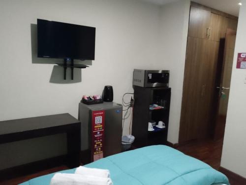 Deluxe Suite image 6