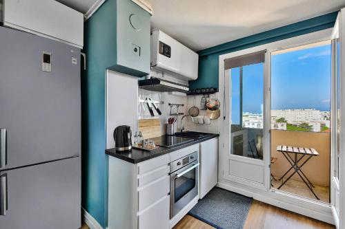 Le Jules Guesde, Appart traversant, 3ch , parking, 2mn à pied métro D Parilly - Location saisonnière - Vénissieux