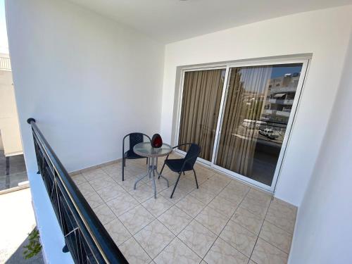 2 bedroom flat in Paphos, Paphos (photo 2)