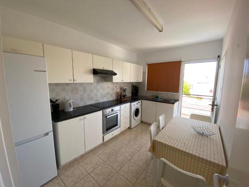 2 bedroom flat in Paphos, Paphos (photo 4)