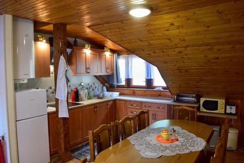 virtuve, Apartmán Miro (Apartman Miro) in Dedinky
