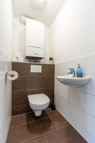 Apartment in quiet Area with Balcony and Parking, Walking distance to U1 Metro, Vídeň (fotografie 11)