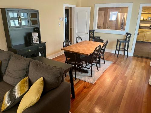 المرافق, Historic Home with Farm Fresh Eggs in Denver in Globeville / North Washington