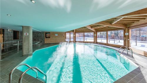 Úszómedence, Appartement Abries - Jacuzzi et piscine - Pied des pistes - Duplex 6 personnes - Résidence étoilée (Appartement Abries - Jacuzzi et piscine - Pied des pistes - Duplex 6 personnes - Residence etoilee) in Abries