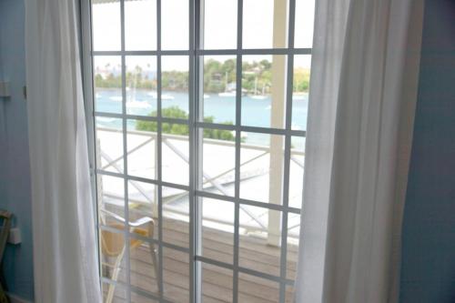 Barefoot Suites in Arnos Vale