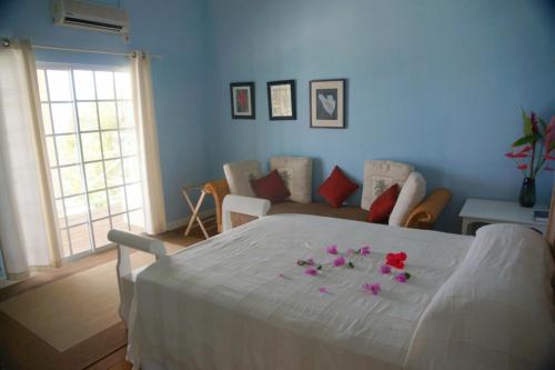 Barefoot Suites in Arnos Vale