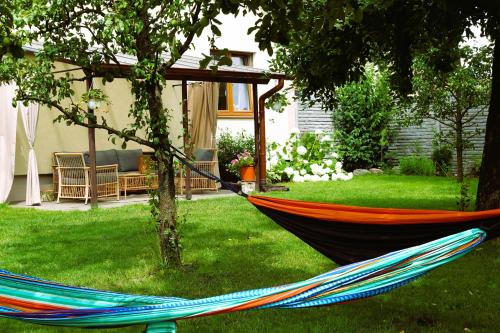 "Jabłonie i grusze" Nice home in a big garden with sauna and wifi