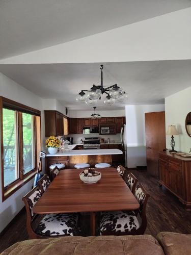 Kitchen, Whispering Woods Estate - Relax, Recharge, Connect - 12 wooded acres, 3 Bedrooms, 3 Baths, sleeps 10 in South Beloit (IL)