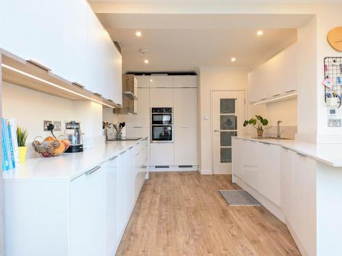 4-Bed Home, 5 min Walk to the Beach in East Southbourne and Tuckton