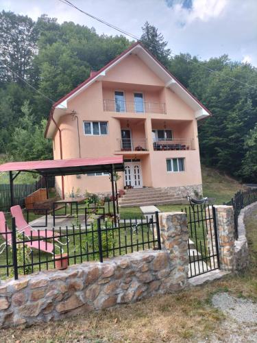 Casă de vacanță Lidia – khách sạn tại Campeni