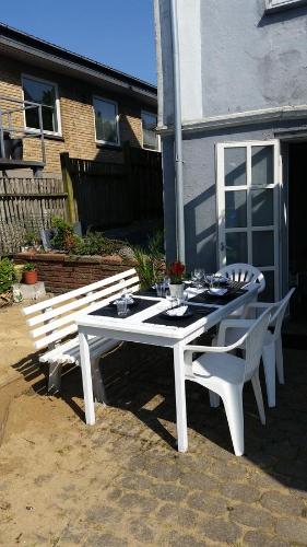 Comoditats, Rundvejen Guest House in Ålborg