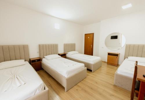 1 double bed, 2 bunk beds
