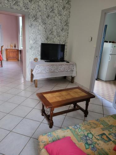 Le Nid du Martinet in 尚邦胡埃茲河畔