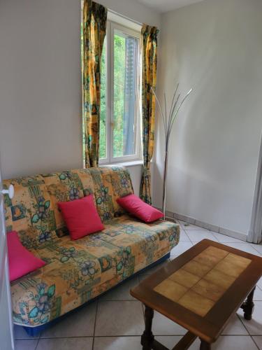 Le Nid du Martinet in 尚邦胡埃茲河畔