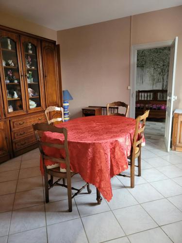 Le Nid du Martinet in 尚邦胡埃茲河畔