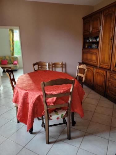 Le Nid du Martinet in 尚邦胡埃茲河畔