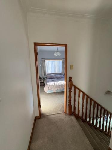 Cosy Colonial Cottage Homestay in Reeftona