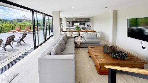 Casa RIO - Luxury Above the River in 산 호아킨