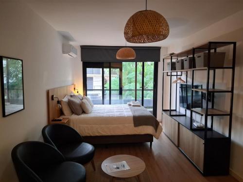 Humo - Spacious, modern and bright, in front of the mall