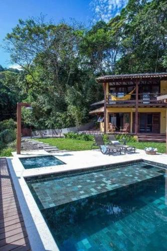 Maresias Casa de campo na praia cercada de verde!