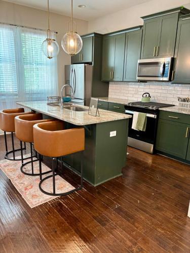 Konyha, Bright & Spacious 5 min downtown in Mechanicsville