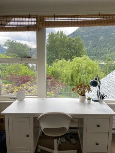 Bright, Spacious Home with Lake & Mountain Views, Walk to Beach, Nelson (Foto 3)
