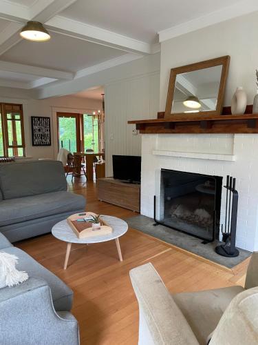 Bright, Spacious Home with Lake & Mountain Views, Walk to Beach, Nelson (Foto 4)