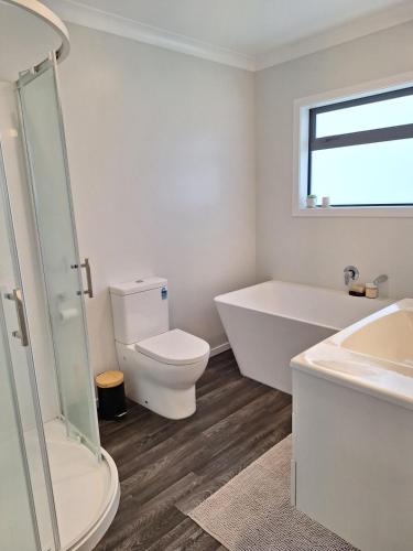 Duša, New 4 bedroom house to yourself, sleep 12, WiFi, full Air Conditioning in Atiamuri