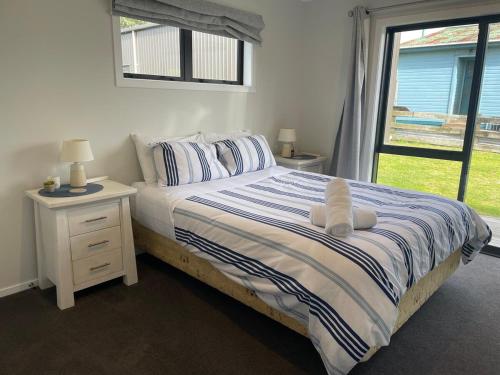 New 4 bedroom house to yourself, sleep 12, WiFi, full Air Conditioning in Atiamuri