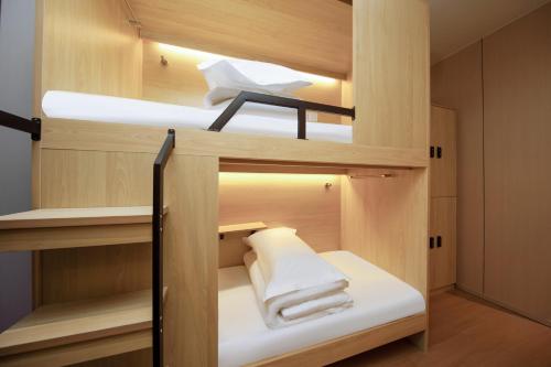 Bed in 8-Bed Dormitory Room image 4