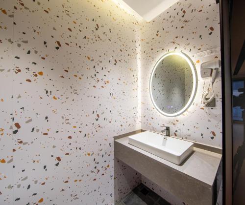 Bed in 8-Bed Dormitory Room room in DEMBA INN Qingdao Taidong Pedestrian Street Branch