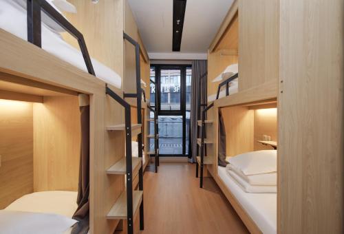 Bed in 8-Bed Dormitory Room image 2