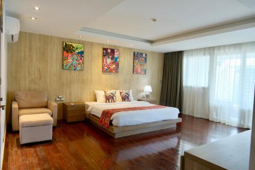 room detail thumbnail 1