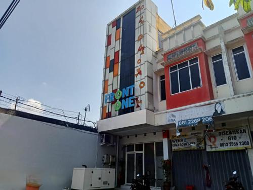 Front One Budget Hotel Tirtonadi Solo in Banjarsari