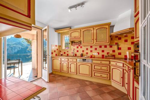 Luxury Villa for 8, private pool, airco, sea and mountain views in L'Escaillon