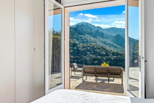 Luxury Villa for 8, private pool, airco, sea and mountain views in L'Escaillon