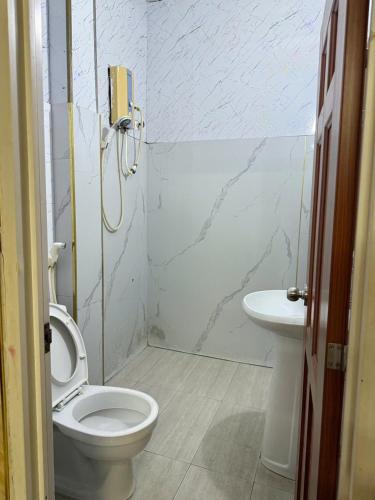 Trang Thu 2 Hotel - 샤워실