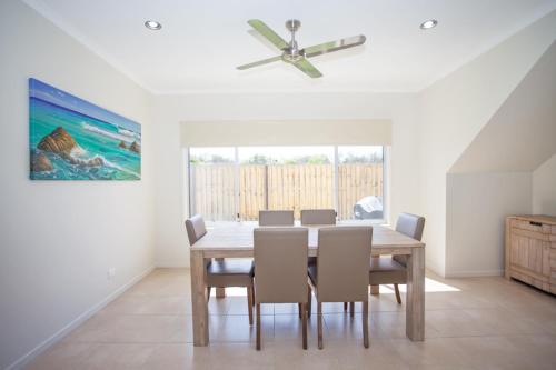 Petrie Beach Holiday Home photo 4
