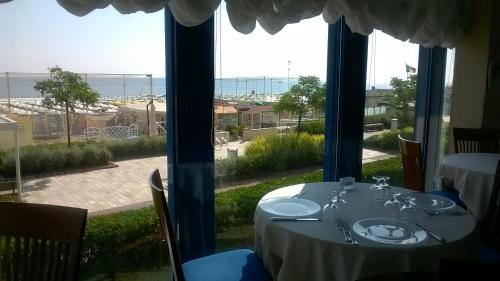 餐廳, Hotel Daniel's FRONTE MARE in 裡喬內海濱