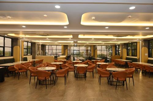 Hotel Comfort Inn Shikrapur in Shikrapur
