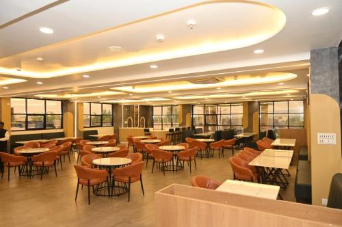 Hotel Comfort Inn Shikrapur in Shikrapur