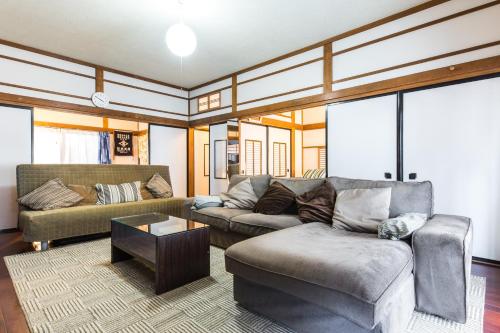 Samurai House - Large Family House, West Shinjuku