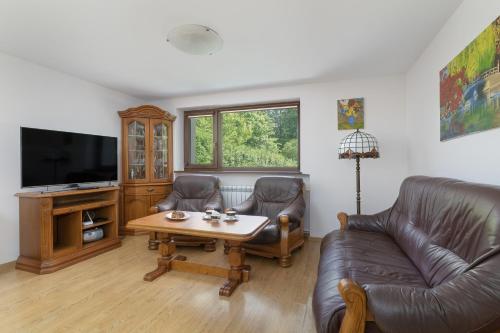 Przytulne Apartamenty w Klimatycznym Domu nad Białką w Otoczeniu Górskich Krajobrazów by Noclegi Renters